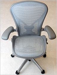 The image “http://www.log24.com/log/pix06A/060910-StumpfChair.jpg” cannot be displayed, because it contains errors.